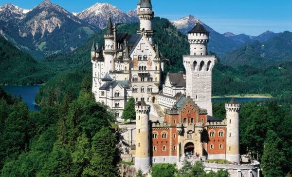 Neuschwanstein Castle, Bavaria, Germany Neuschwanstein Castle, Bavaria, Germany